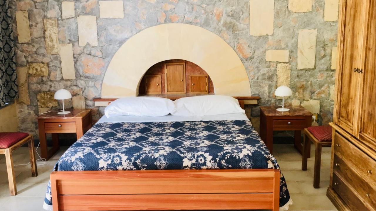 Al Tempio Della Pace Hotell Carini Exteriör bild